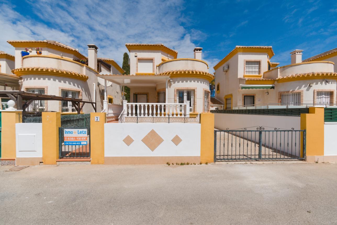 IL7720 (101) 3 Bed Villa with Private Pool close to Amenities